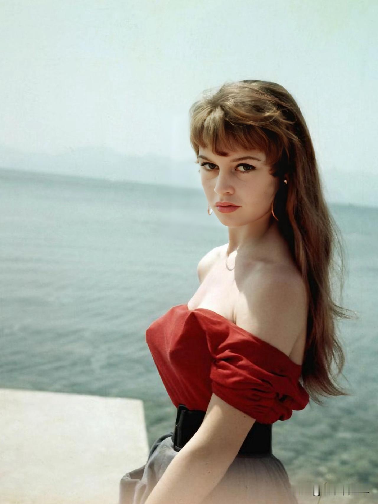 惊闻“法国海妖”碧姬·芭铎离世，那个比肩玛丽莲·梦露的“性感小猫”，终究化作了时