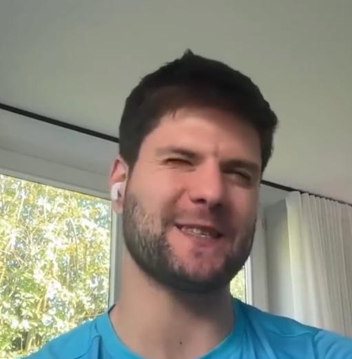 奥恰洛夫透露，樊振东明年可能再换一家俱乐部！他说：樊振东转会杜塞尔多夫，