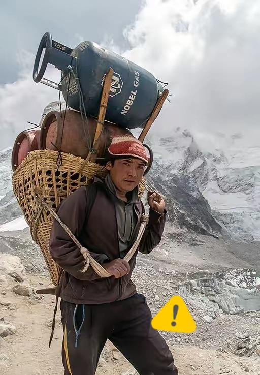 谁能想到，喜马拉雅山的冰川下藏着美国中情局60年的烂摊子！1964年我国罗布泊原