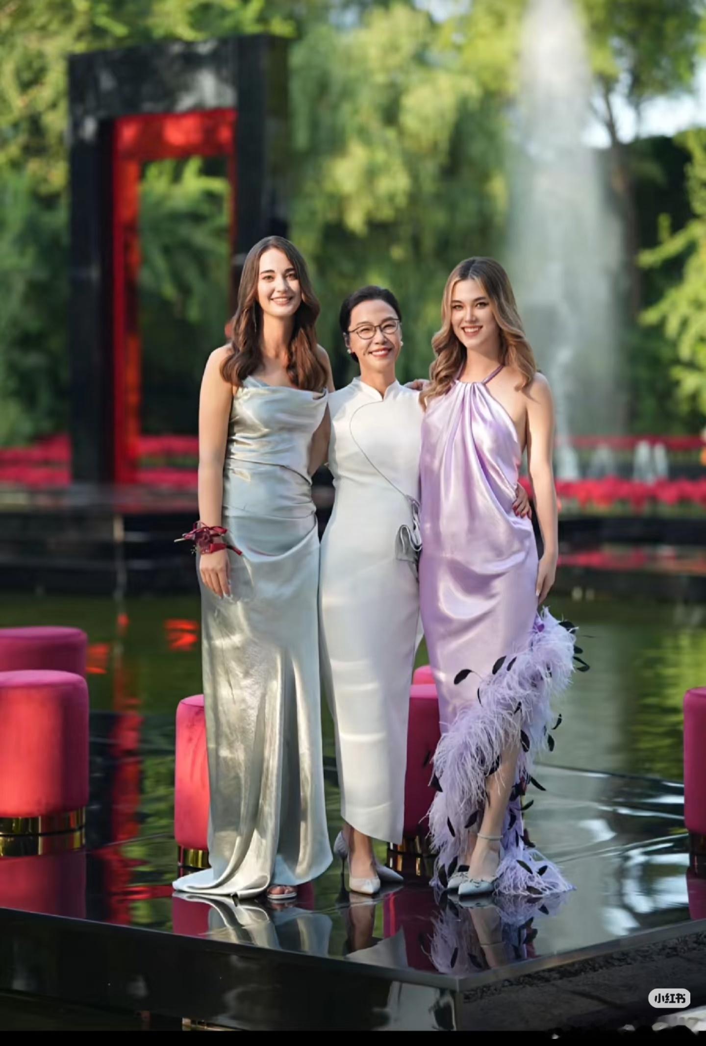 张丹红和李国庆大婚后特地推出自己和德国前夫生的两个漂亮混血女儿！我记得李国庆闹离