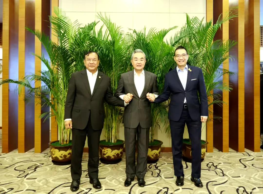 中柬泰三国外长在云南安宁茶叙，从现场传回的照片可以看出三者在和谐的气氛中进行了对