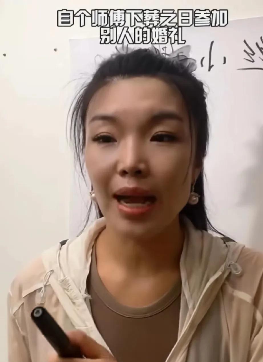 张伯鑫能耐一般，比不过就让了。不过他媳妇可厉害，提了两句郭德纲有了流量，这就不依
