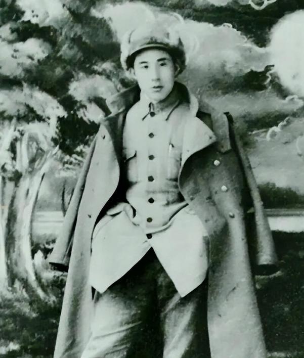 1949年，三野后勤部参谋长一家在浙江遭土匪伏击，夫妻双双遇害，3岁幼子下落不明