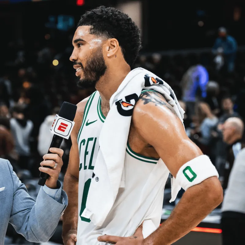 近日，被凯尔特人交易至黄蜂的球员哈维尔-提尔曼谈到了他昔日队友杰森-塔图姆。