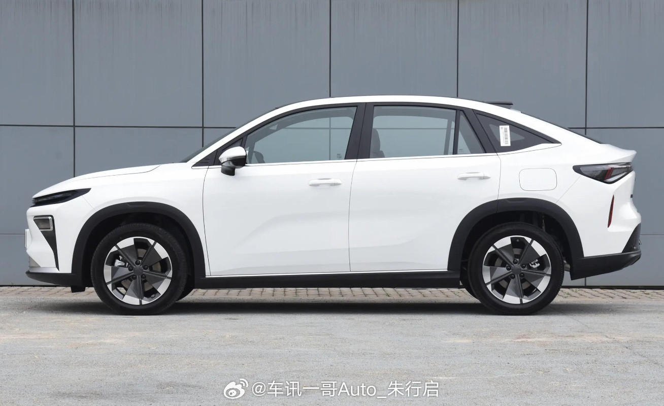 吉利全新增程式SUV，吉利博越REV上市，共推出三款车型，11.39万起。新车搭