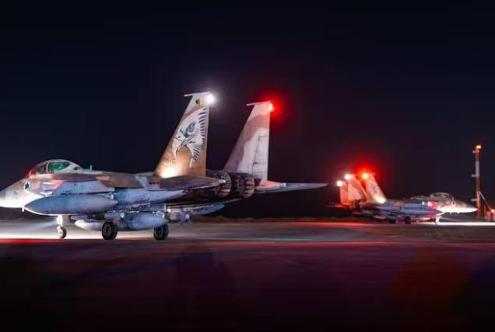 以色列空军已经发动了1600次打击，发射4000枚制导炸弹，美军发动2000次打