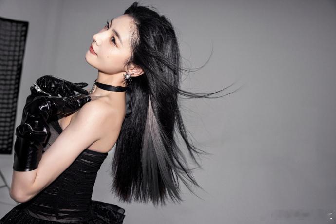 赵粤性感女战士