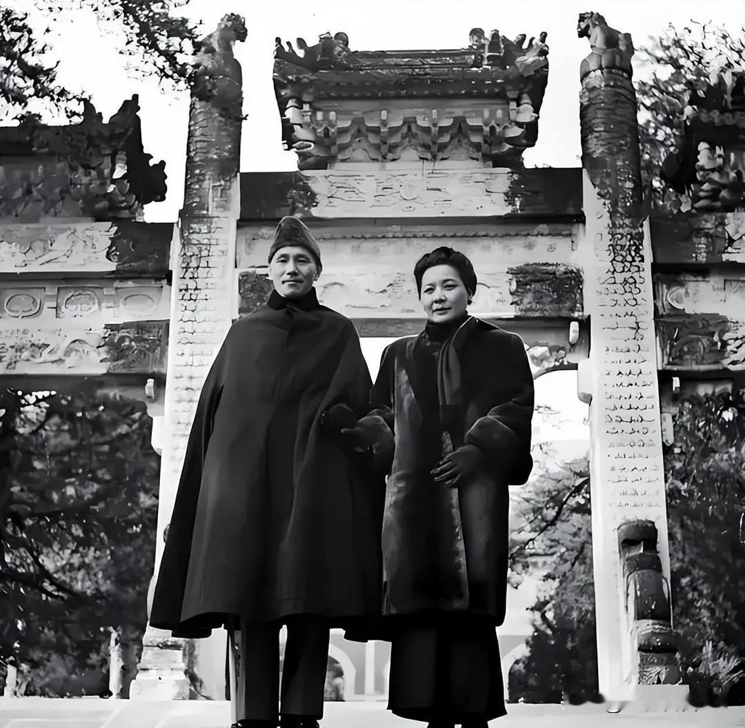 王耀武是国民党里有名的将领，打过不少仗，后来在解放战争时期被抓了做了战犯。195