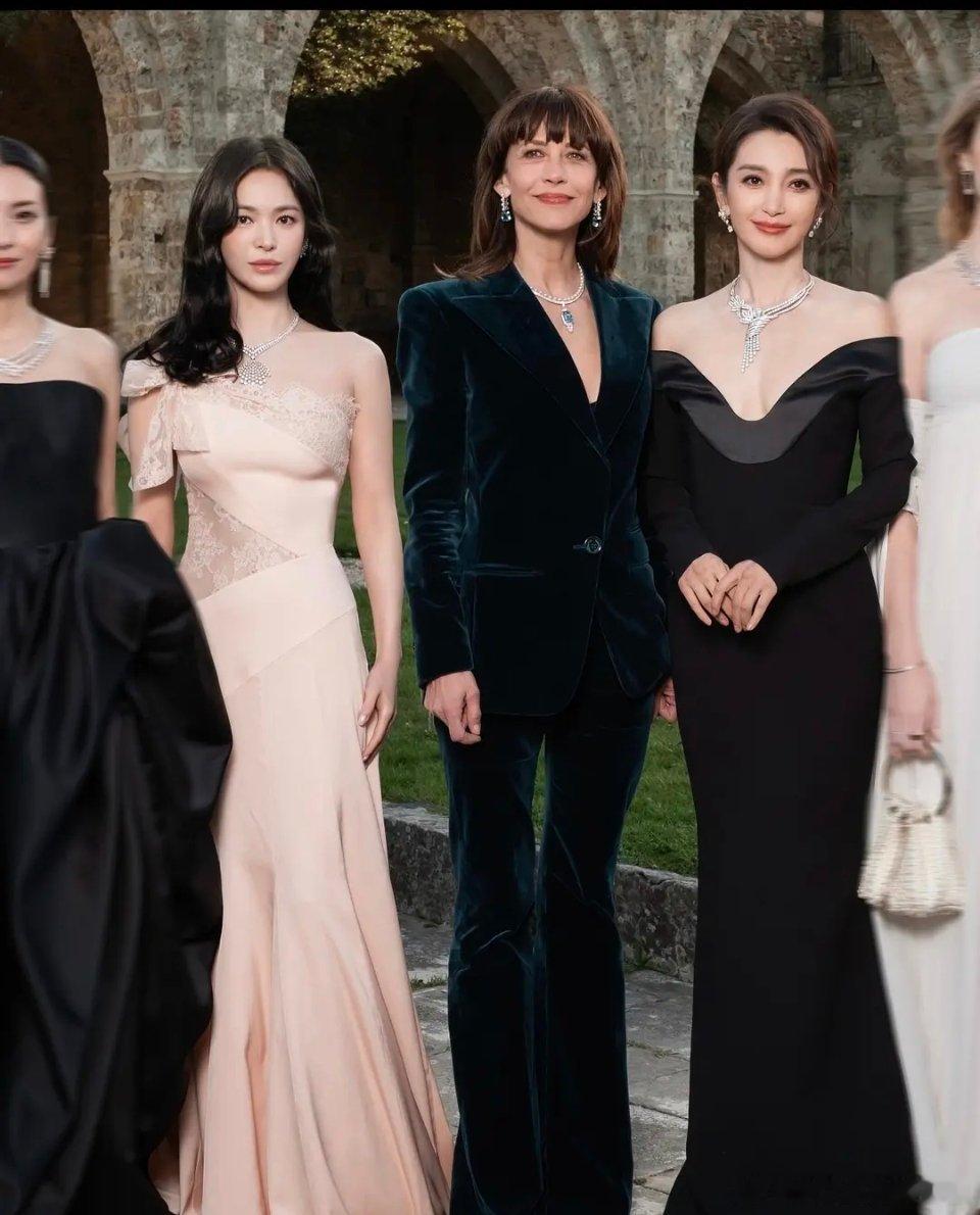 李冰冰的气质是宋慧乔比不了的