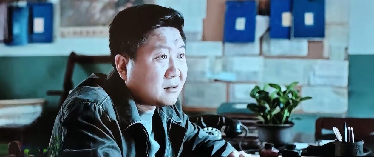 追剧《依依向北风》第25、26集,肖树德把五金厂搞垮了,现在又想让乔正君帮忙让自