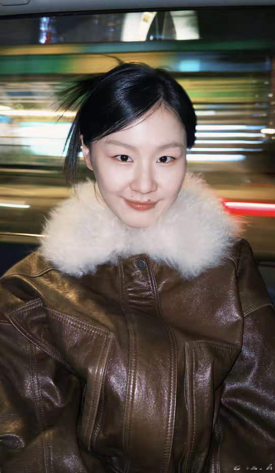 1.妍希吃了“姐弟恋”的甜头后，就更加喜欢捆绑小鲜肉，比如跟张凌赫、宋威龙这型的