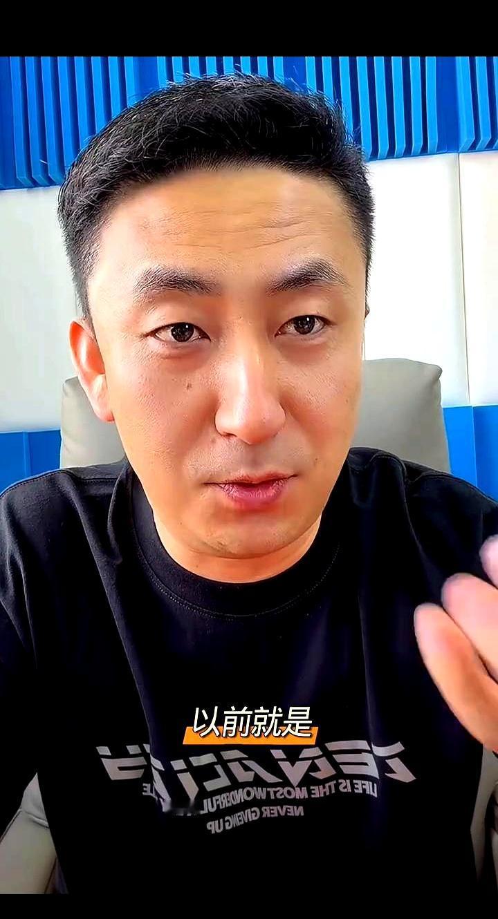 一年卖货两百多亿，董宇辉确实站到了直播圈的金字塔尖。李哥说话很实在，直言