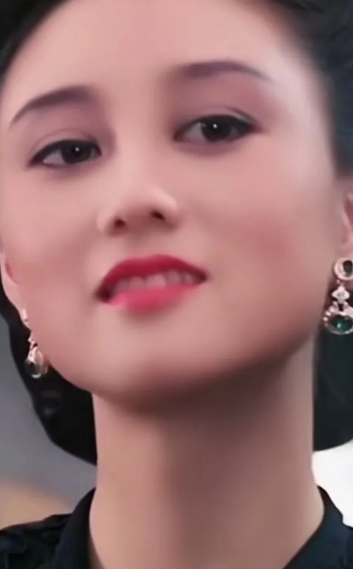 李连杰说可以为了他的太太付出生命。看了利智几张绝世美颜照，就理解李连杰为什么可