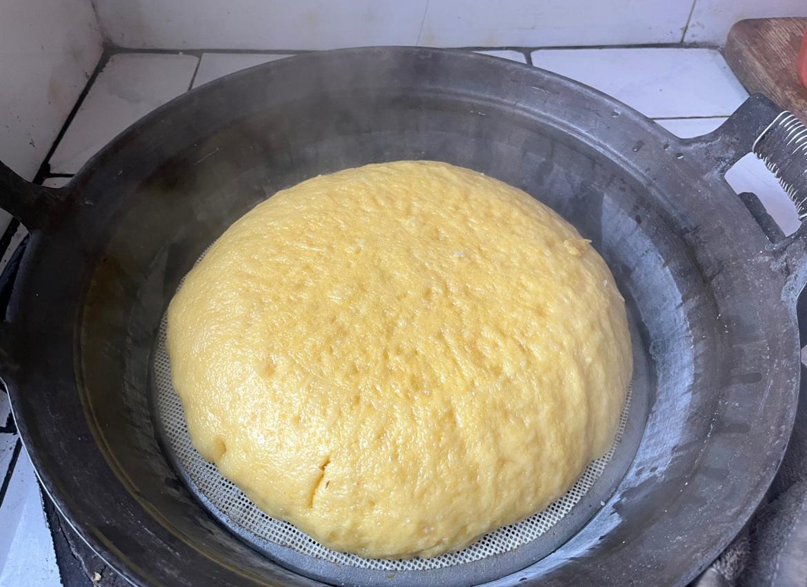 过年了，回到家乡，来尝一尝童年的记忆，风箱一拉一响，灶台里火苗腾腾，用不了多会，