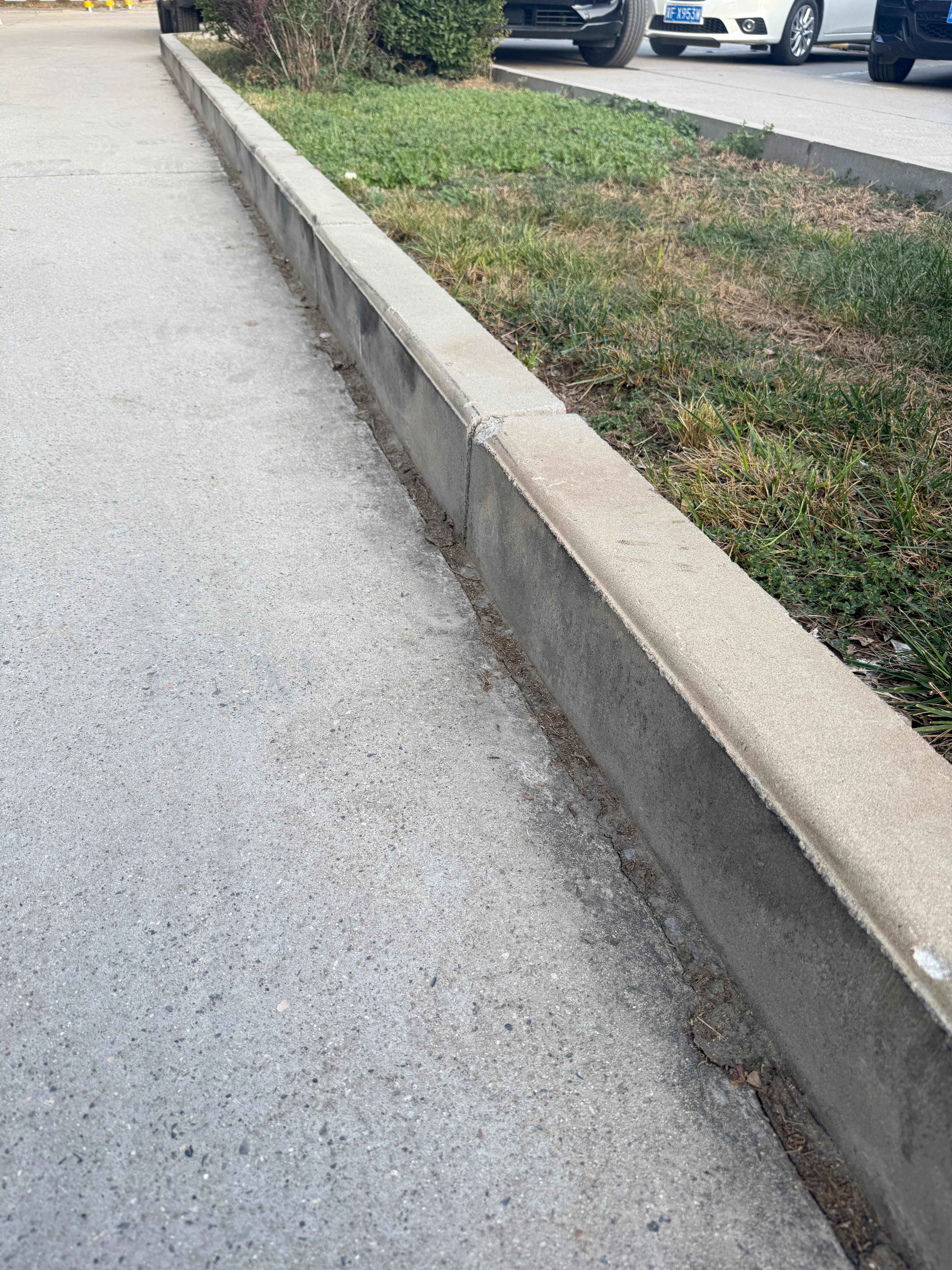 可恶的高台阶马路牙子[哭哭][哭哭][哭哭]首刮拿下我与汽车的日常​​​