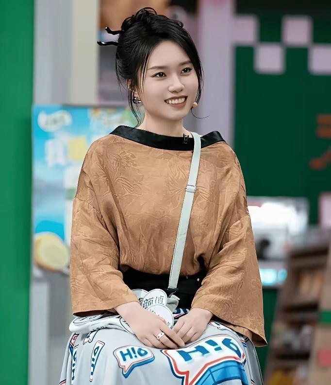 贾玲减肥成功，助力了李雪琴减肥，这一减，减出一个大美女！