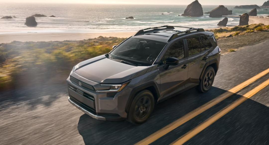 丰田10亿美元砸美国工厂近日，丰田汽车公司宣布，计划向美国工厂投资10亿美元提