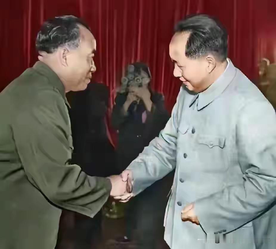 一句“人民万岁”，读懂跨越岁月的双向奔赴开国大典上，百姓齐声高喊“毛主席万
