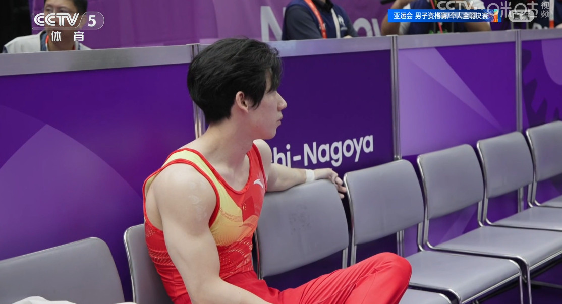 #中国体操男队亮相亚运会#2026亚运会竞技体操男子全能第二阶段正在进行中，中