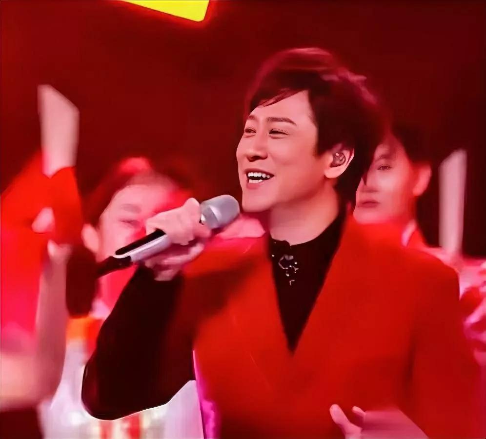 大湾区晚会惊现狠人！不是明星大腕，竟是他？解晓东唱《中国娃》时嘴瓢，把“