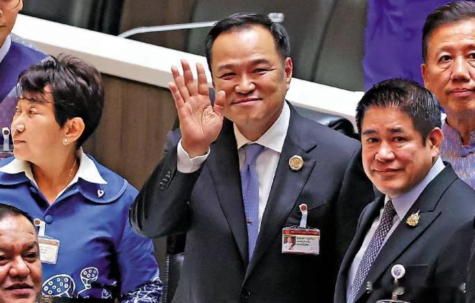 没有对比就没伤害，以前大家觉得佩通坦挺好的，但是阿努廷担任泰国总理以来，你们就会