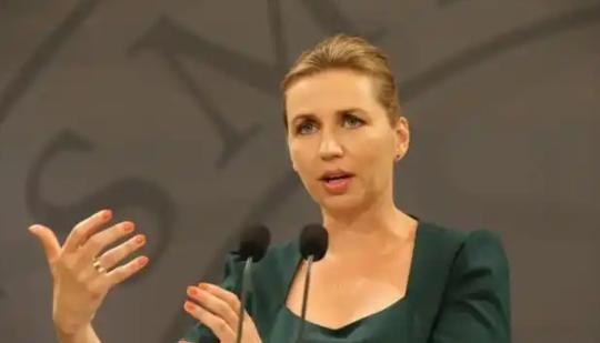 丹麦现在闹出了两个国际级笑话：第一，丹麦女首相为了向美国示好，对着中国一路猛冲，