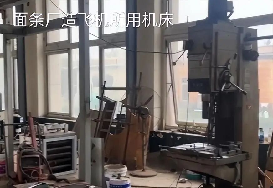 央视曝光面条厂造飞机, 堪比空中老头乐, 无证、无牌、无命生还
