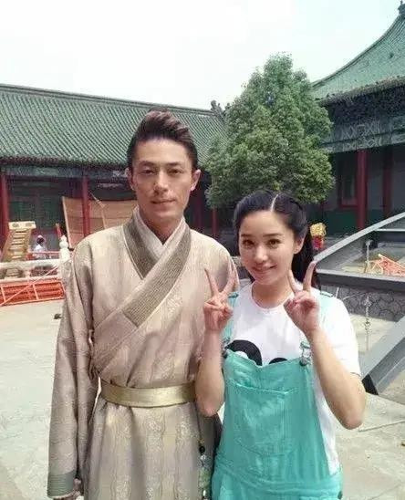 阚清子跟霍建华十年前后对比，时间都去哪了……都去了华哥脸上，姐姐你怎么长高了。