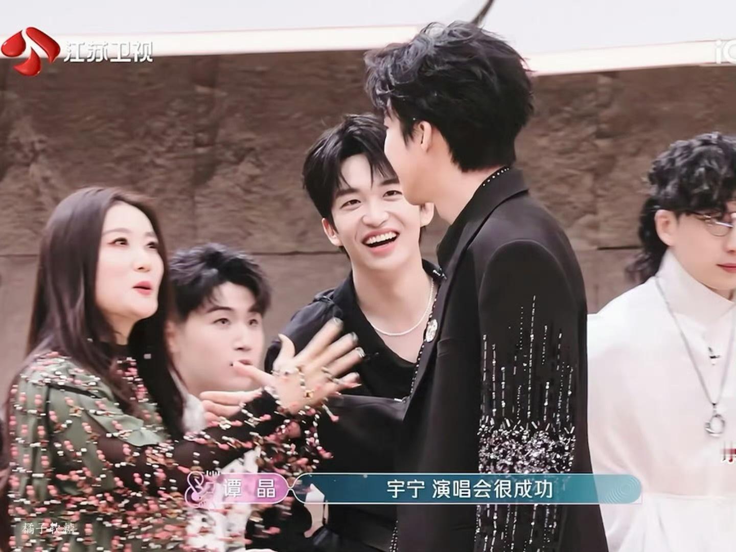 谭晶称赞“宇宁，演唱会很成功啊”！刘宇宁的演唱会确实成功，全面开🌸