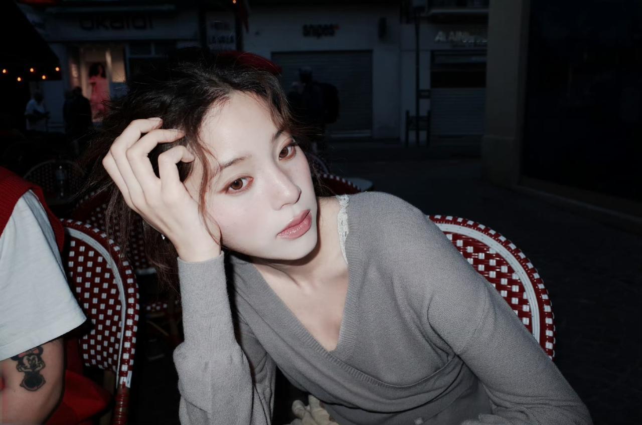 夜色下的娜娜[滑稽笑]欧阳娜娜