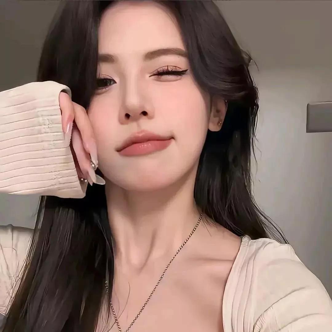 性感女神，妩媚动人。超级迷人美女性感极品美女性感美女清纯性感美女性感女性