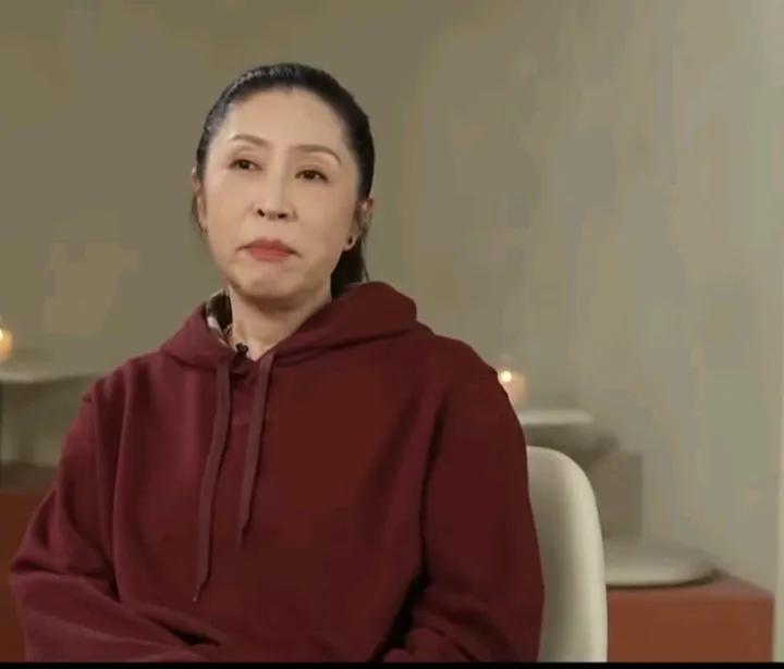 离任中国女篮主教练的郑微在接受采访的时候是这样说的：到现在也想不通对阵西班牙最后