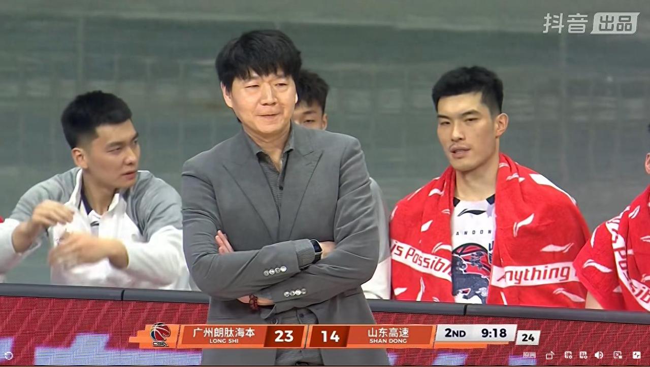 故意撞伤徐昕被判违体+顶撞纪尚敏，耍横葬送比赛CBA补赛摆在眼前，山东队第六