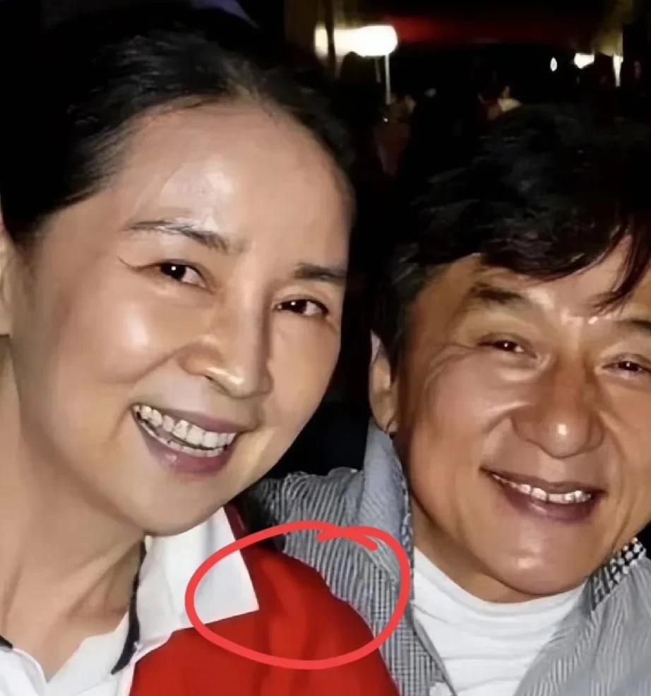 房祖名估计现在肠子都悔青了。他怎么也想不到，刚在加拿大买了新别墅，老妈林凤娇