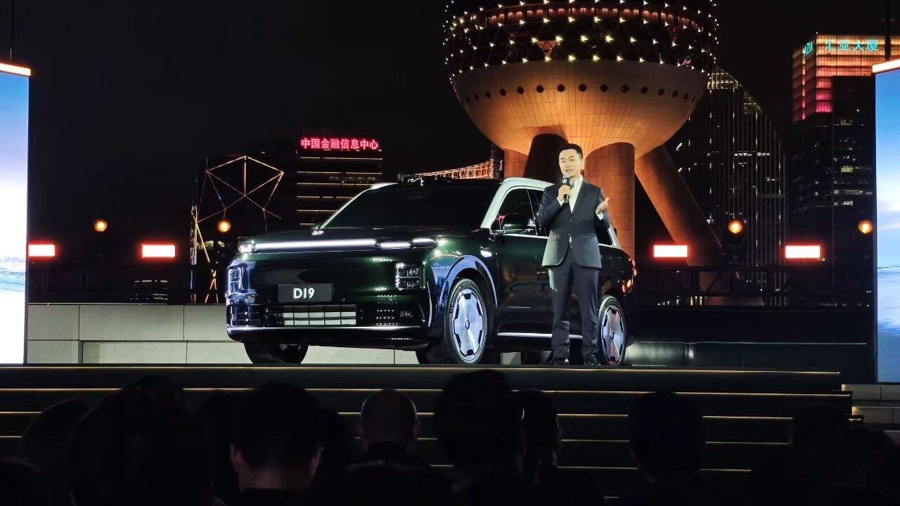 成本杀手”零跑砍掉一颗电机的原因研究了一下零跑D19的前驱解决方案：一般来说