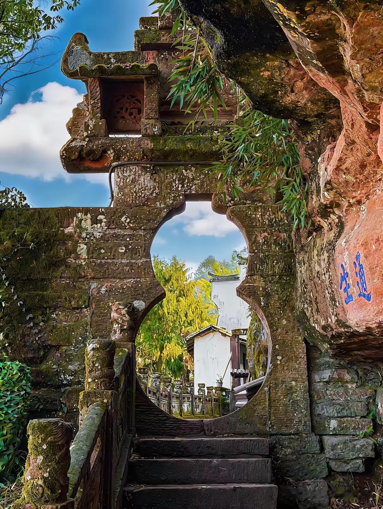 上联：文章有骨千斤重，诚邀下联诗文有情万代传。