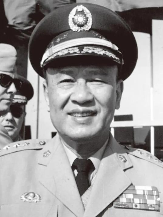 1966年，白崇禧病逝，蒋介石去吊唁，在灵堂上问白家人有何困难，白崇禧的小儿子说