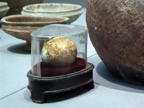 西周陶罐出土, 里面装满鸡蛋, 2800年前的西周鸡蛋啥样?