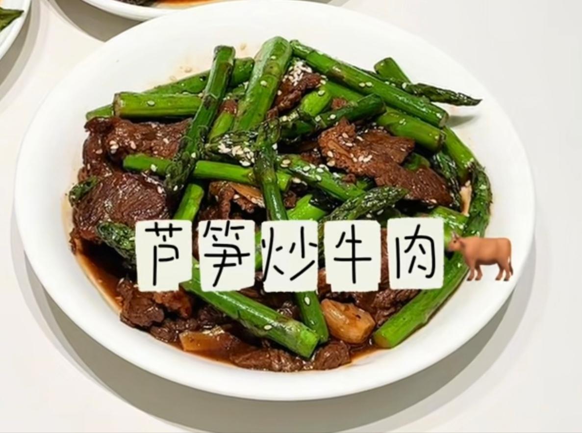 我闺蜜就是个妥妥的厨房小能手，闲下来就变着花样研究好吃的，随便一做就是一桌硬菜，