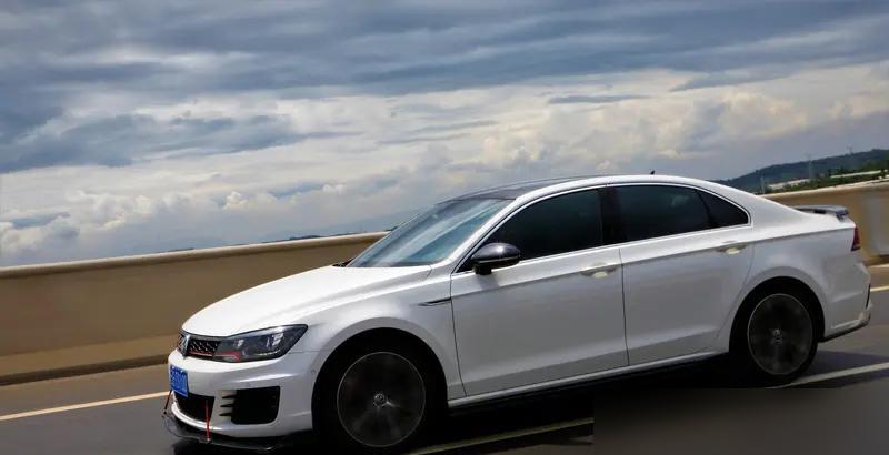 迈腾现在没1.8T了，全系2.0T，选低功率还是高功率，其实不是马力问题，是配置