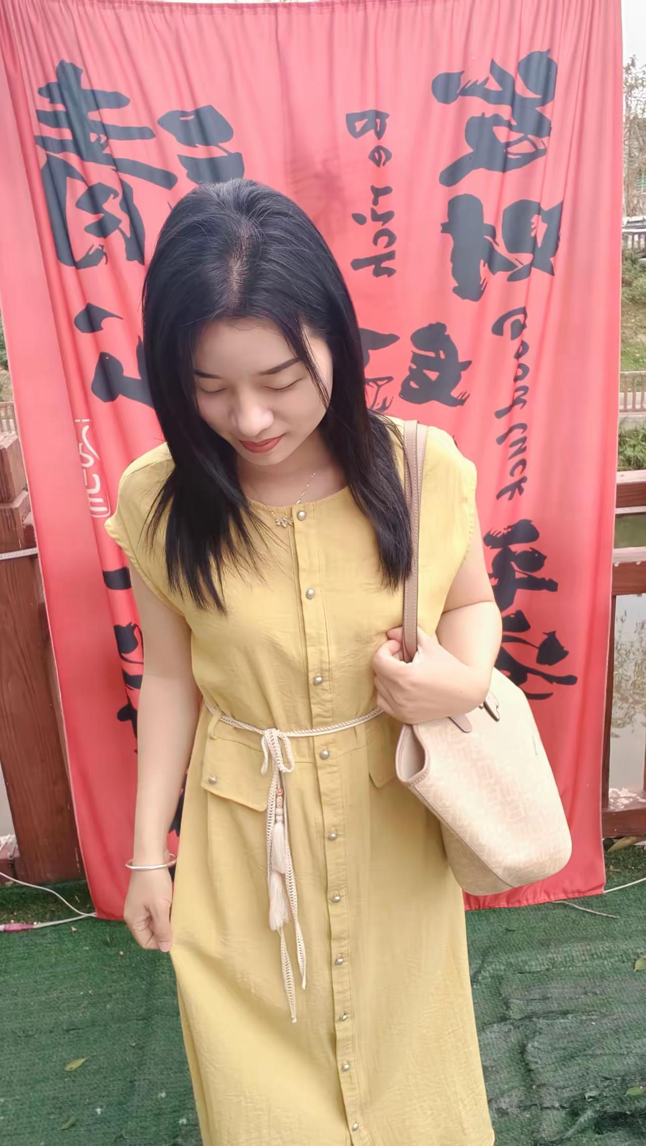 原生态的美、穿上碎花裙更美[比心][比心][比心]