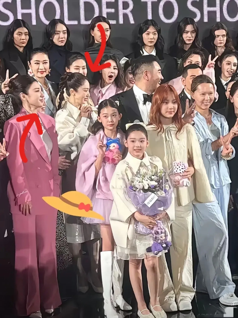 我有预感，黄奕要跟董璇绝交了，因为昨天董璇和自己女儿走秀，但是自己的女儿也想出道