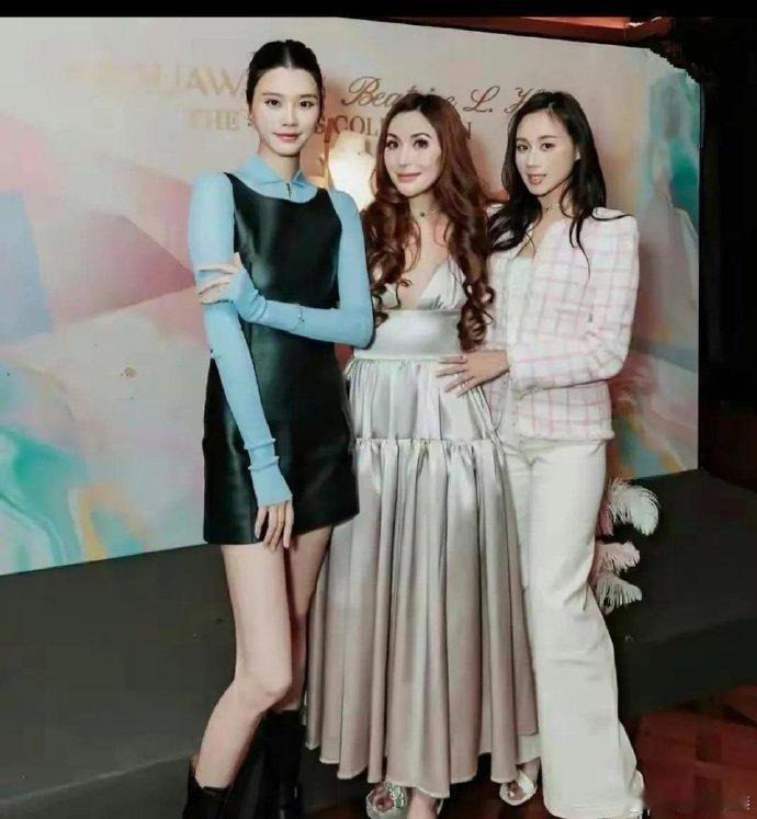 奚梦瑶好歹也是超模，怎么不教教小姑子何超欣穿搭呢？何超欣每次打扮都透露出一种精致