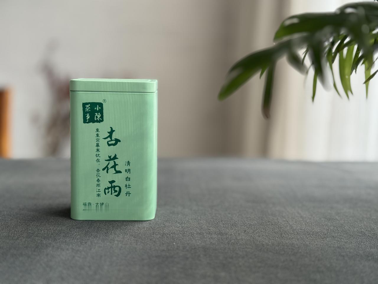 茶汤里出现这4种“脏东西”，千万别倒掉！①泡沫。泡茶时，茶汤表面出现密集的泡