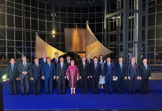 马科斯可能要发飙了。作为东盟轮值主席国，菲律宾这回在马尼拉张罗外长欢迎晚宴，