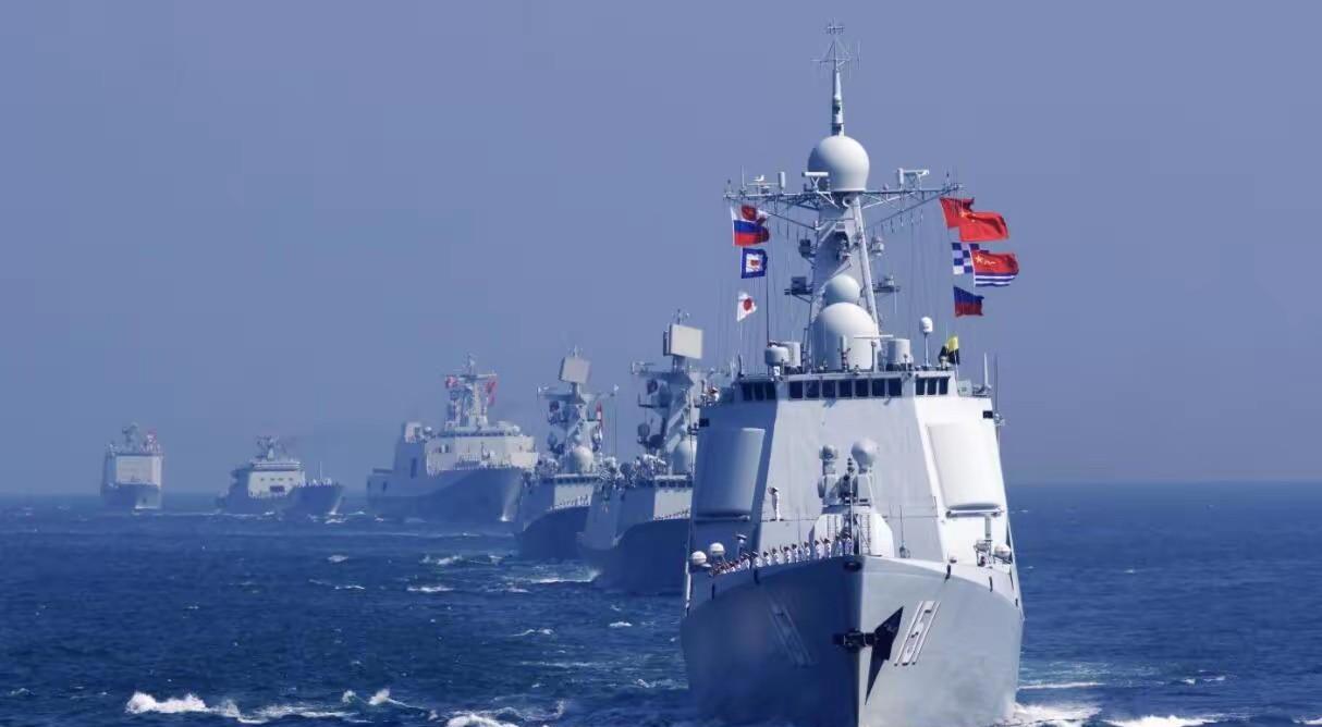 英国航母南海‘秀肌肉’后竟与赖清德签协议？踩中国红线自掘坟墓！