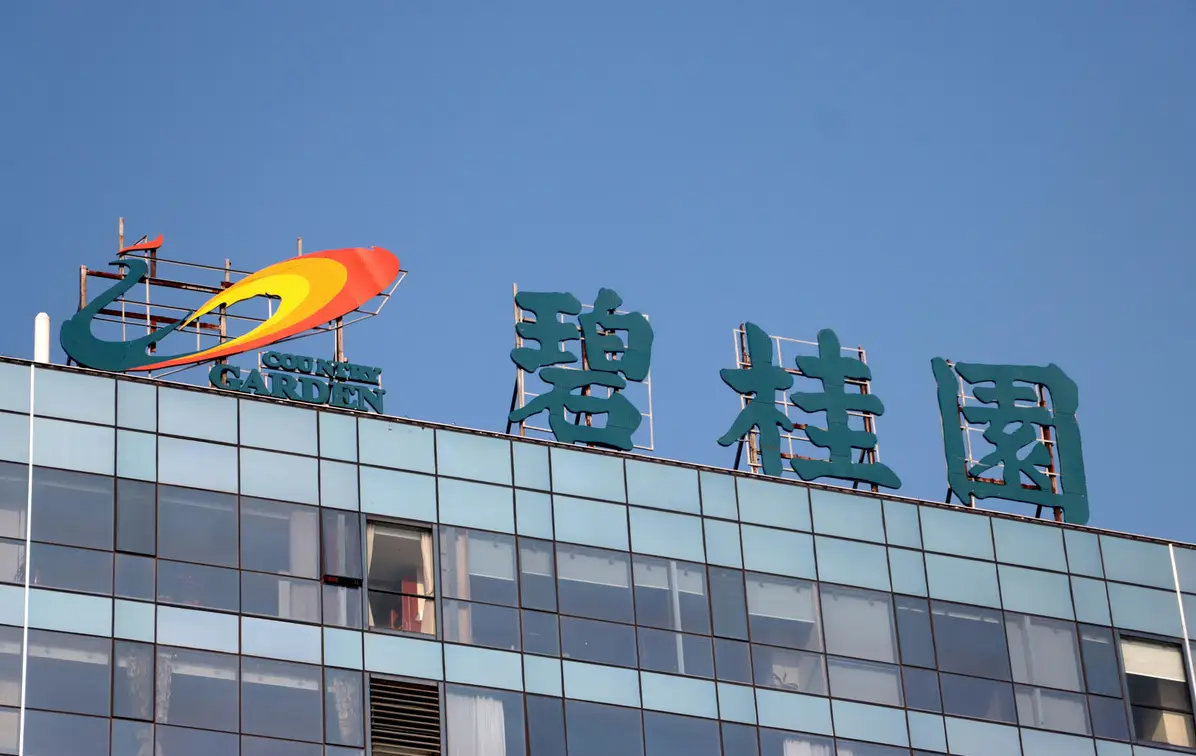 【碧桂园连亏三年后再度盈利】3月30日，碧桂园（02007.HK）发布2025年