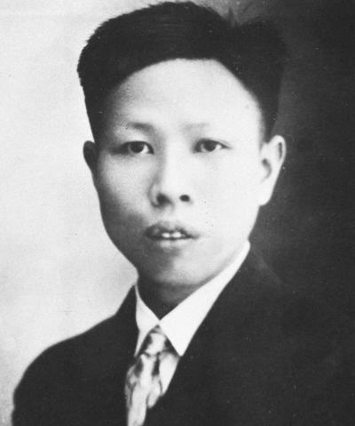 1950年，一个穿着破烂的妇女，带着女儿到北京饭店，怯生生不敢说话，小女孩的一句