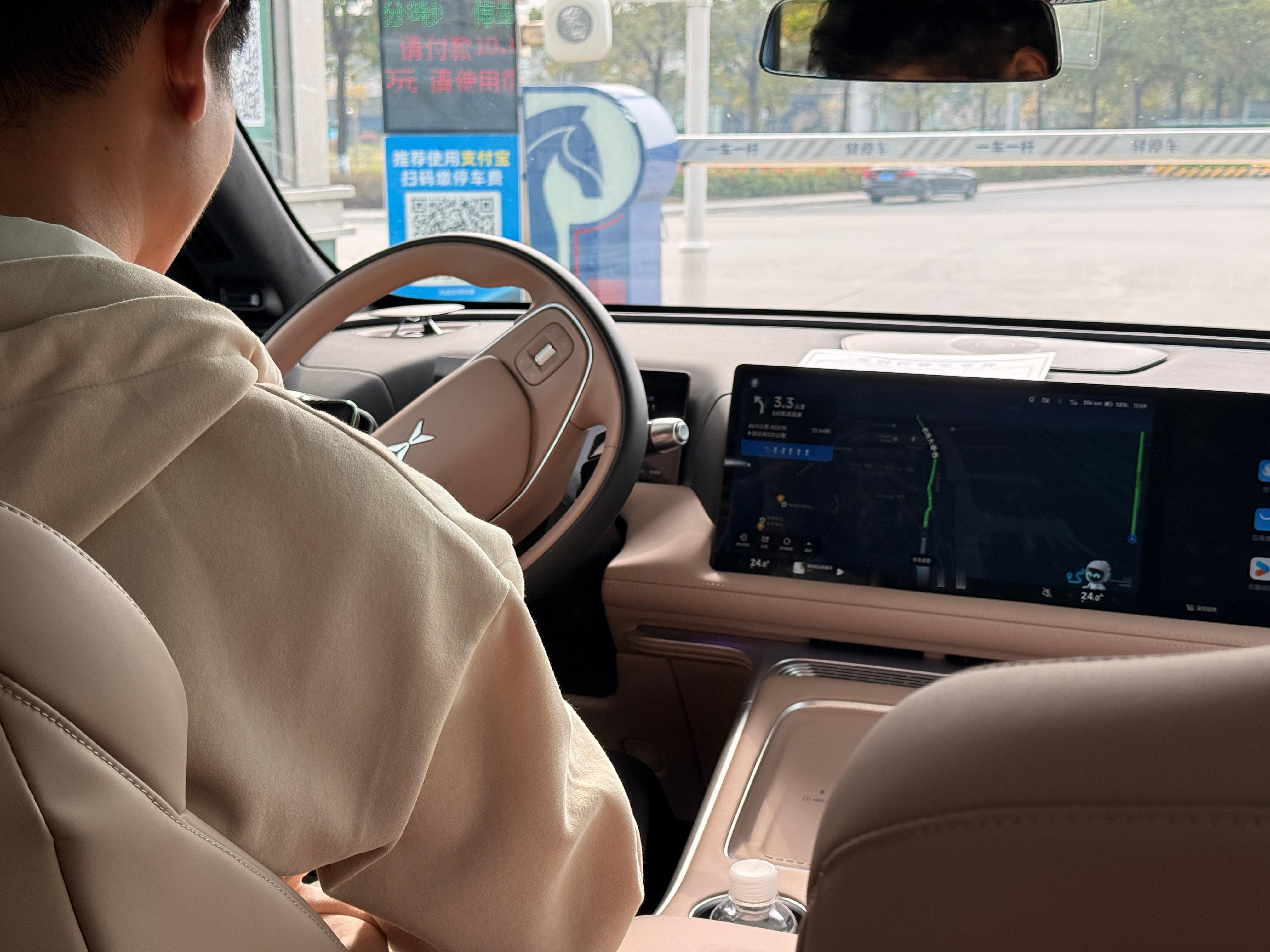 落地安排了小鹏G9接机真不错