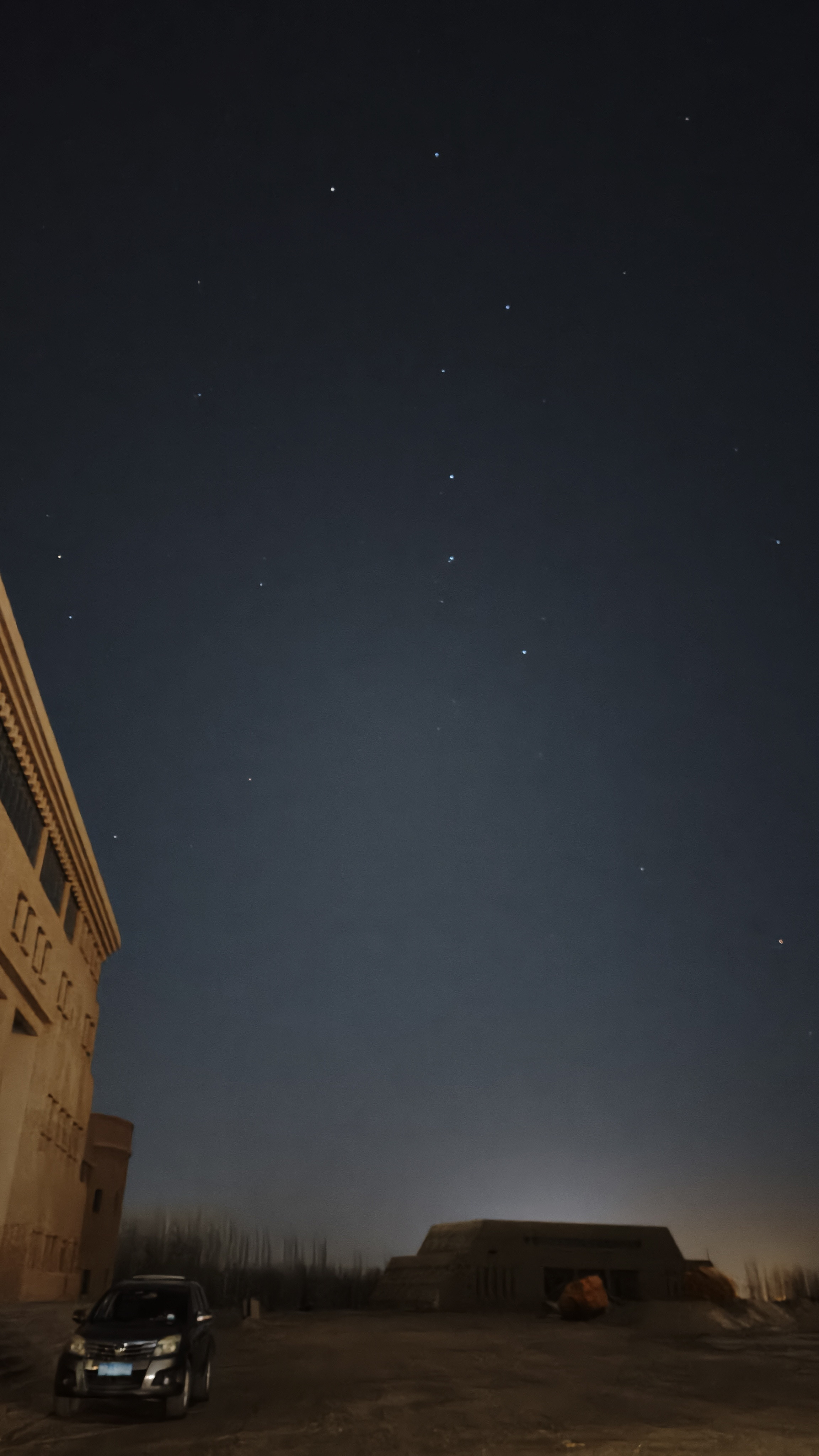 当这个大勺子出现在自己正前方的时候，还是挺震撼的敦煌